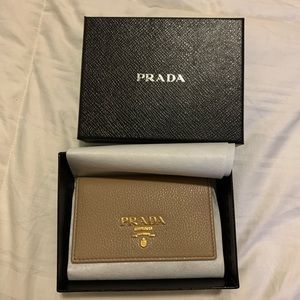 NEW Prada Saffiano Leather Card Holder